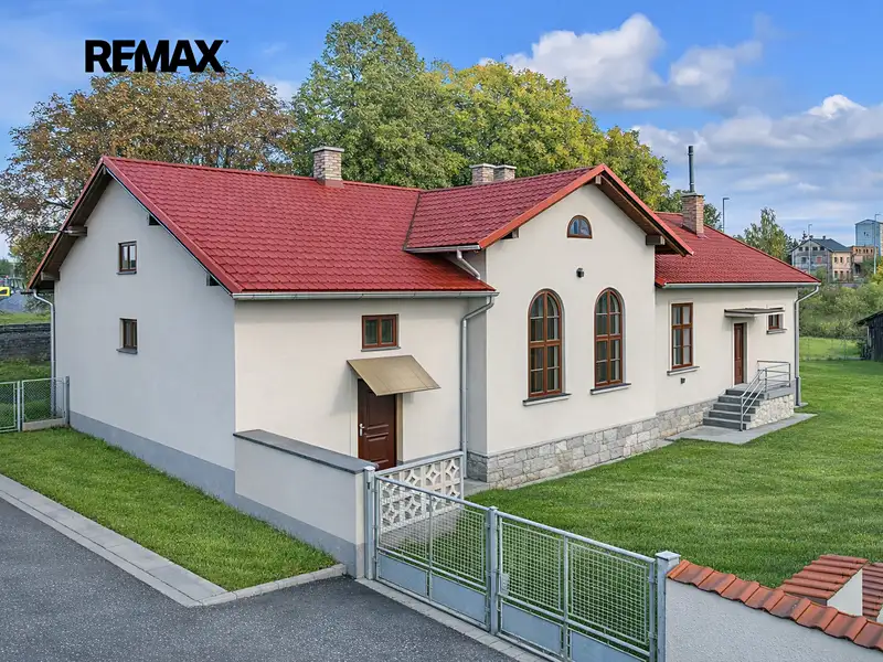 Prodej rodinného domu 370 m², pozemek 4375 m², Luštěnice – náhled fotky 1