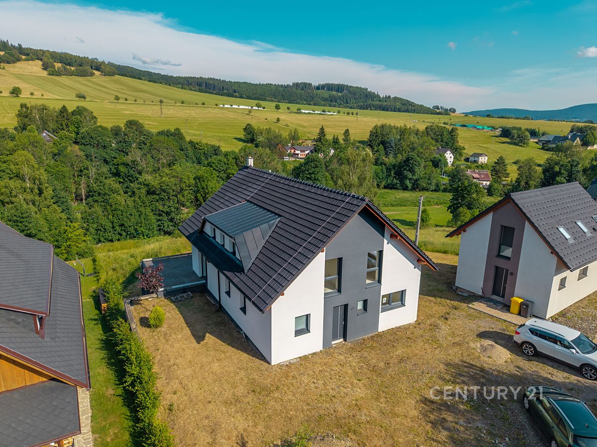 Prodej rodinného domu 473 m², pozemek 1202 m²