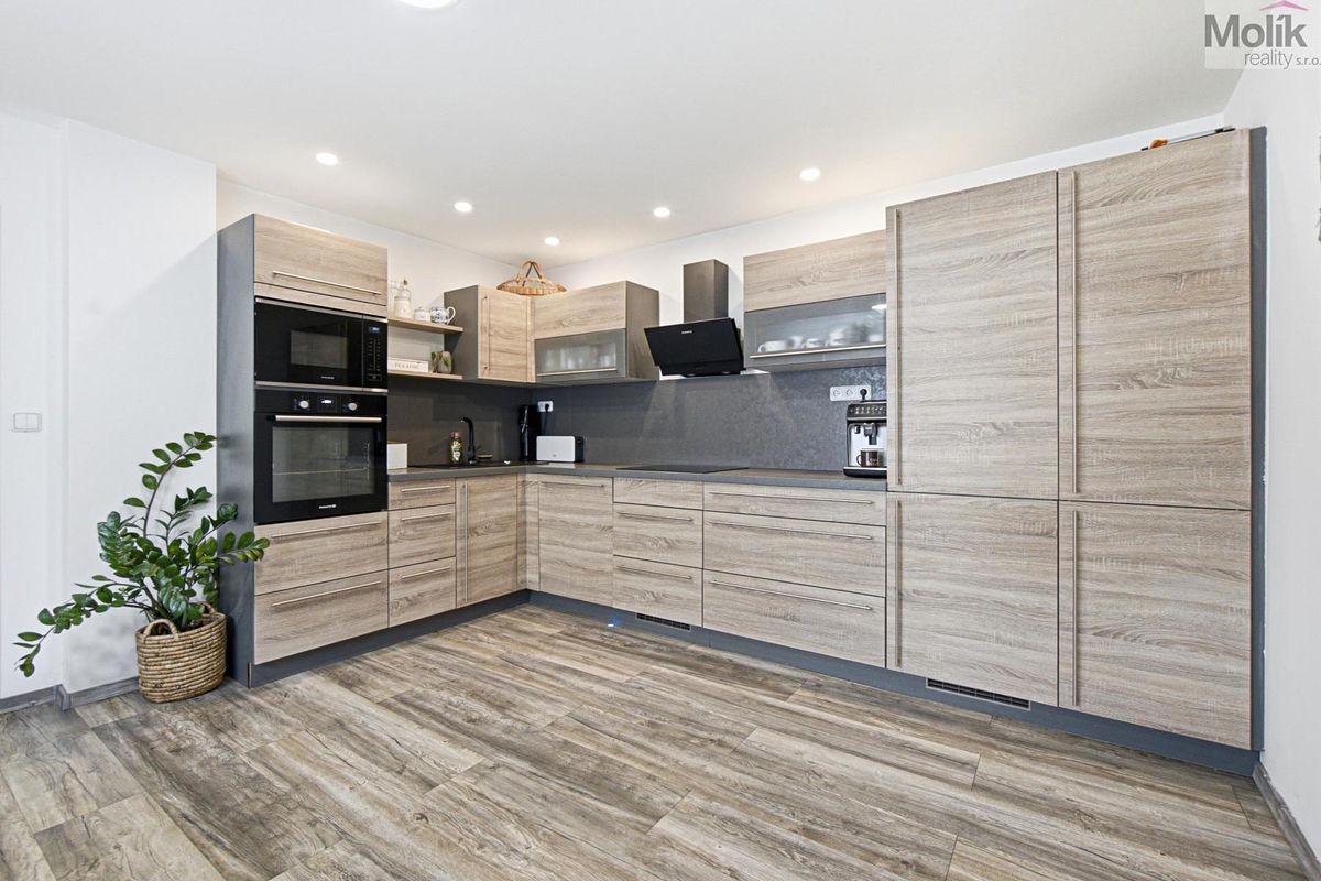Prodej rodinného domu 105 m², pozemek 253 m² – fotografie 2