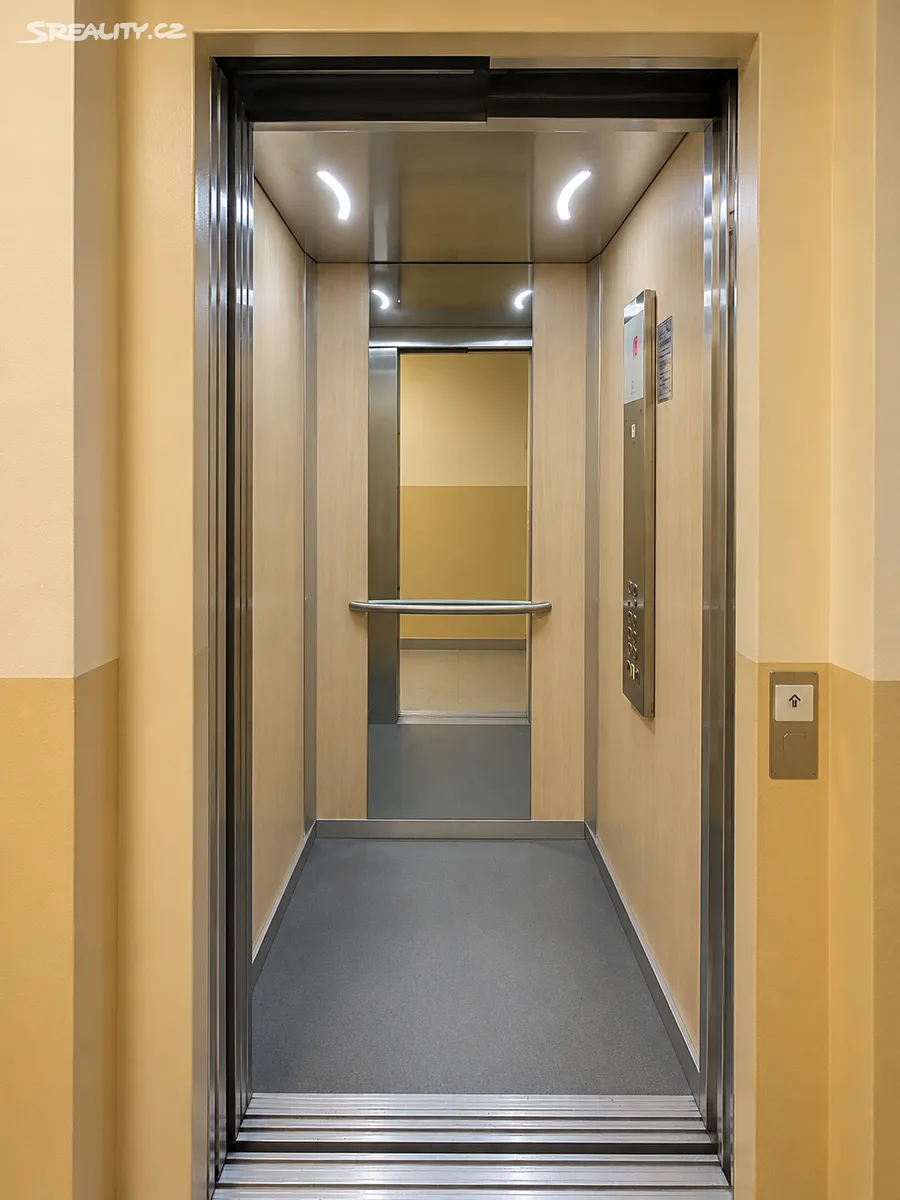 Pronájem bytu 3+1 66 m² - Widok 2