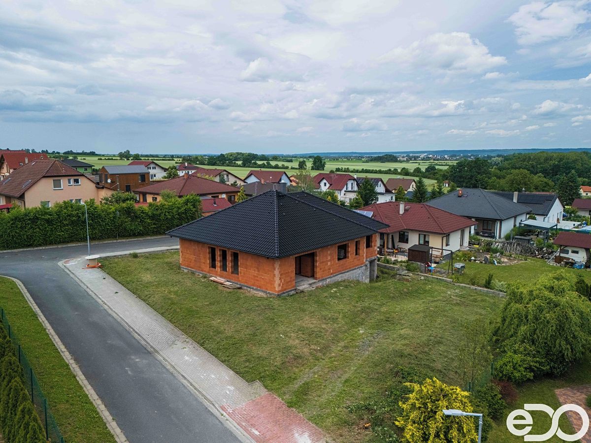 Prodej rodinného domu 172 m², pozemek 902 m² – fotografie 2