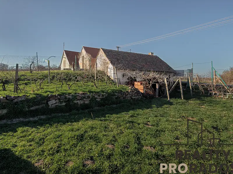 Prodej stavebního pozemku 450 m², Strachotice – náhled fotky 1