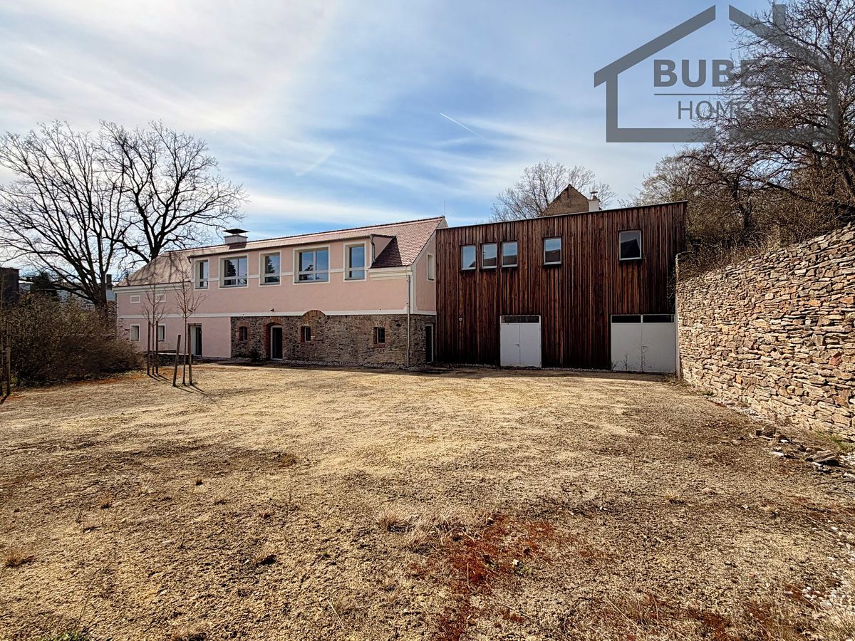 Prodej rodinného domu 790 m², pozemek 3107 m² – fotografie 3