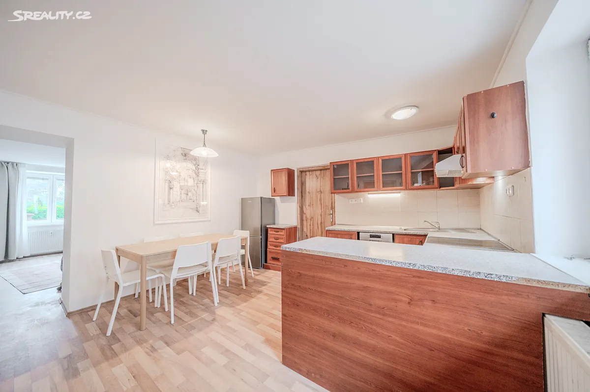 Prodej bytu 3+1 80 m², Praha