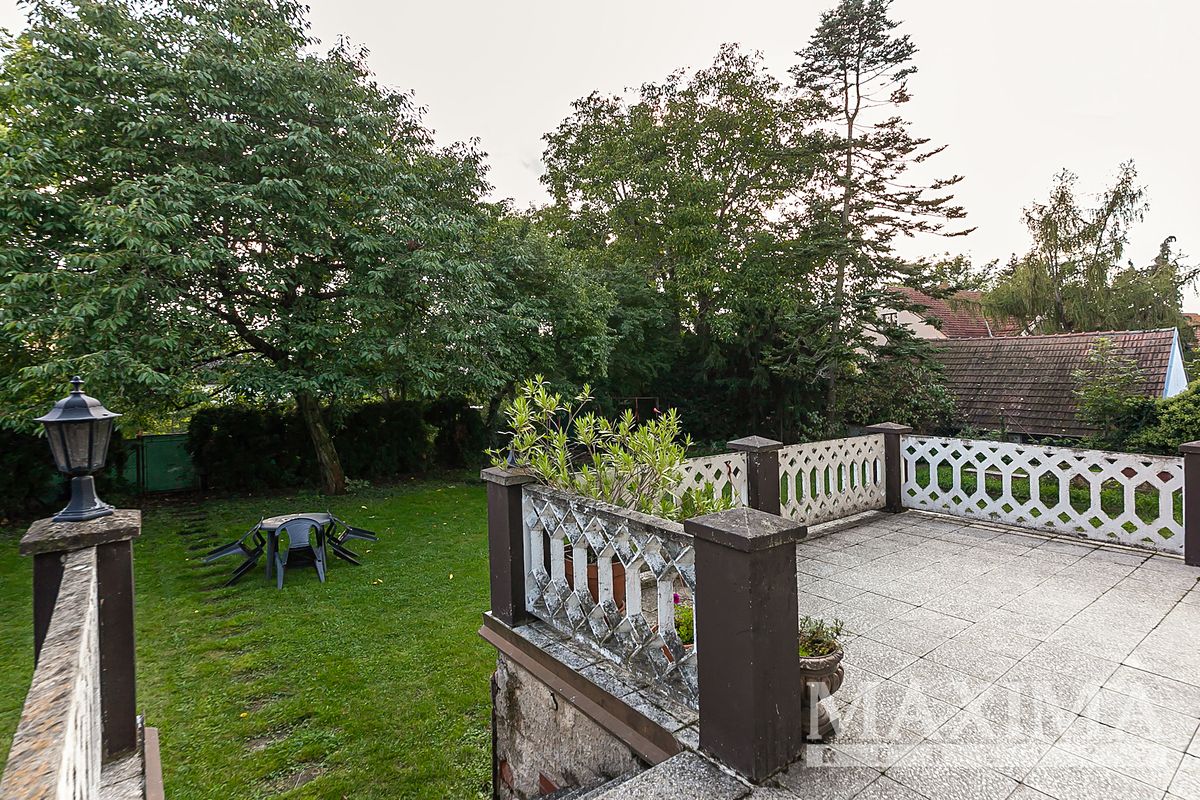 Prodej rodinného domu 270 m², pozemek 868 m² – fotografie 2