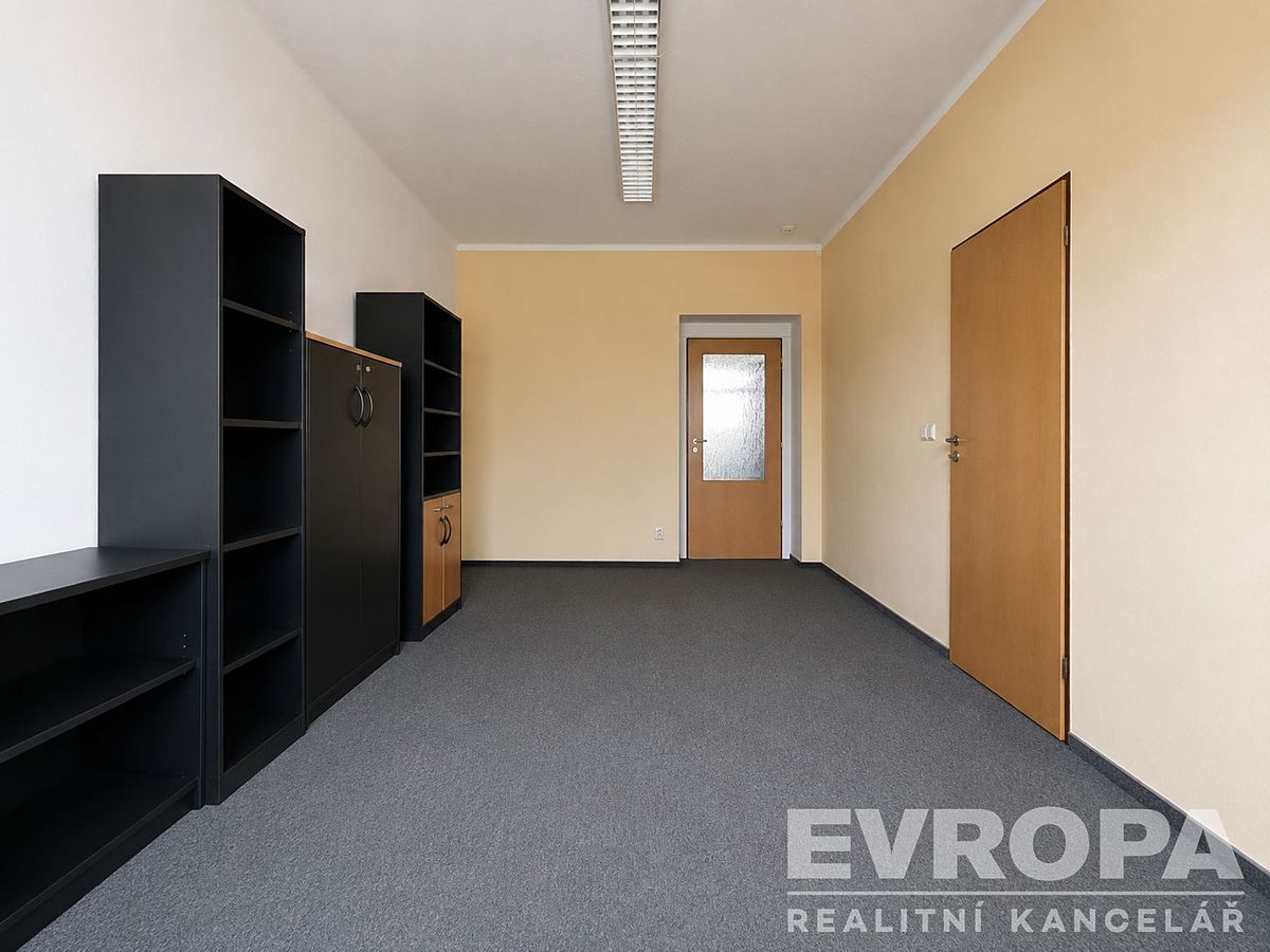Pronájem kanceláře 67 m² – fotografie 4
