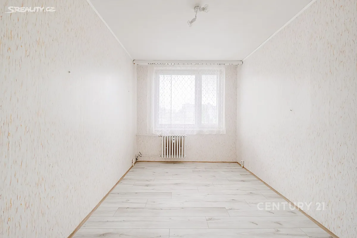 Pronájem bytu 2+kk 45 m² – pohled 2