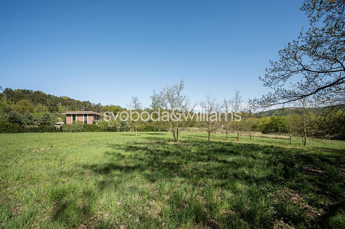 Prodej stavebního pozemku 1732 m² – fotografie 2