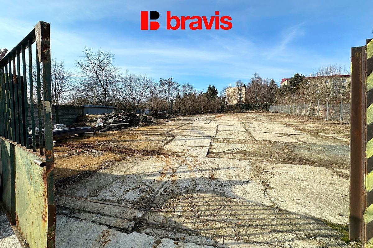 Pronájem komerčního pozemku 1850 m²