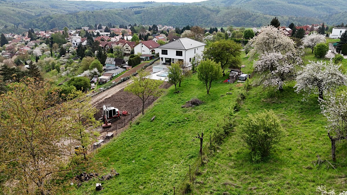 Prodej stavebního pozemku 1655 m²