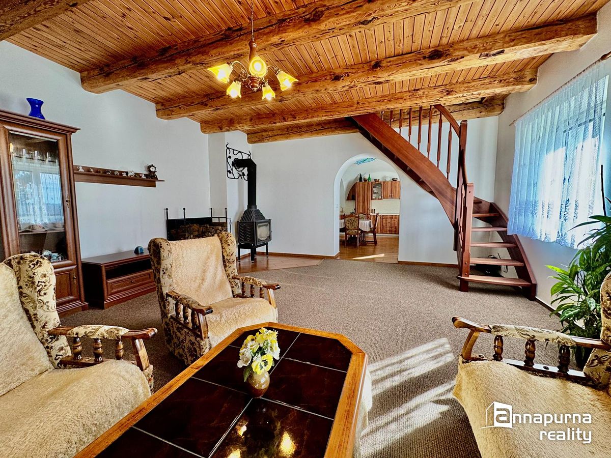 Prodej rodinného domu 164 m², pozemek 460 m² – fotografie 2