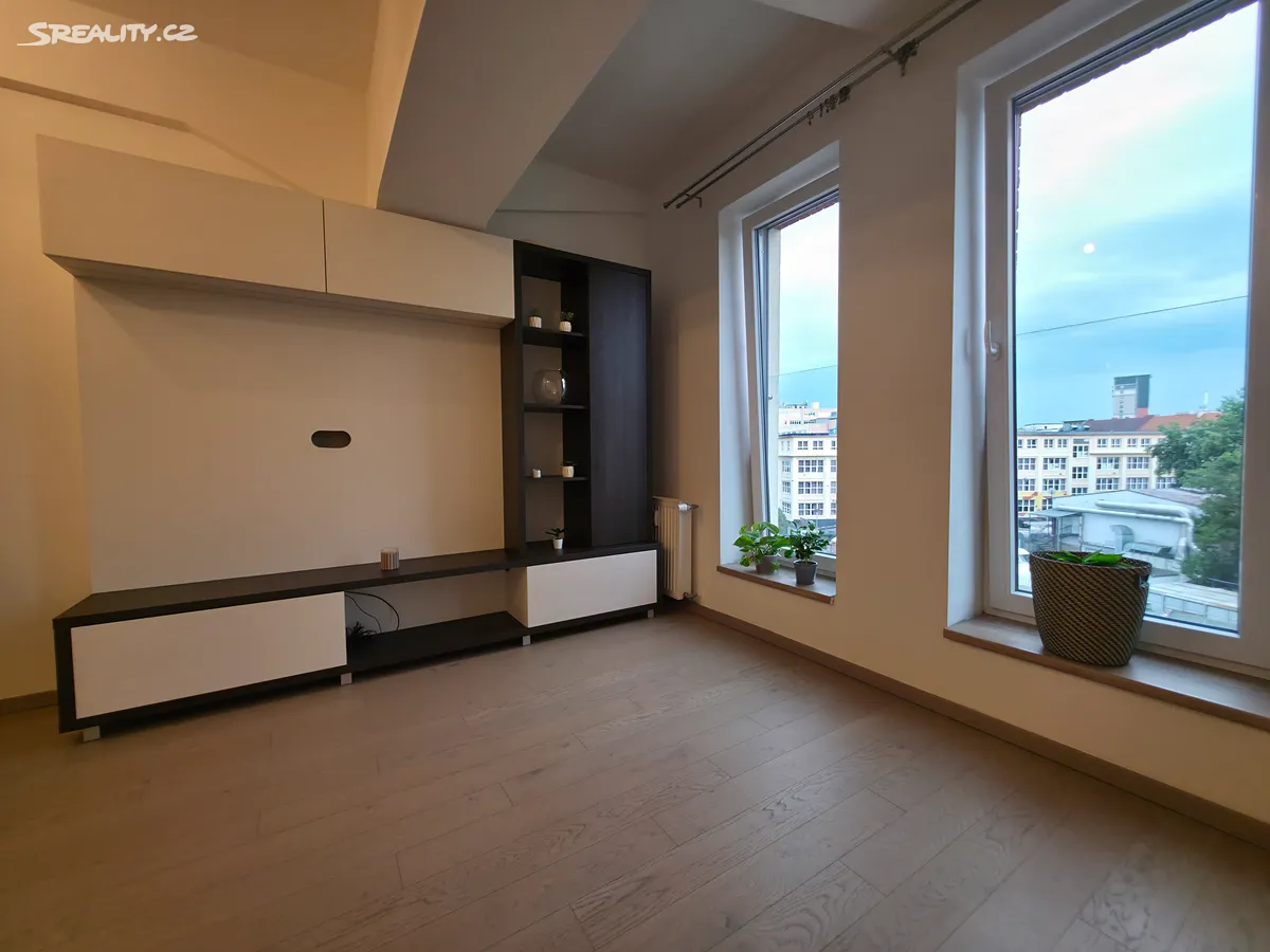 Pronájem bytu 2+kk 44 m² – pohled 6