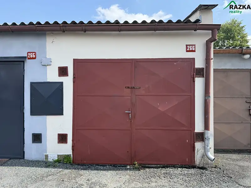 Prodej garáže 25 m², Planá – náhled fotky 1