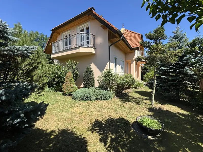 Prodej rodinného domu 301 m², pozemek 803 m², Praha – náhled fotky 1