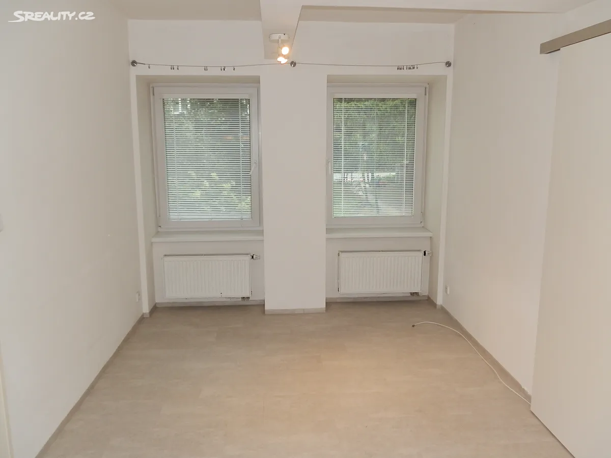 Pronájem bytu 2+kk 38 m² – pohled 3