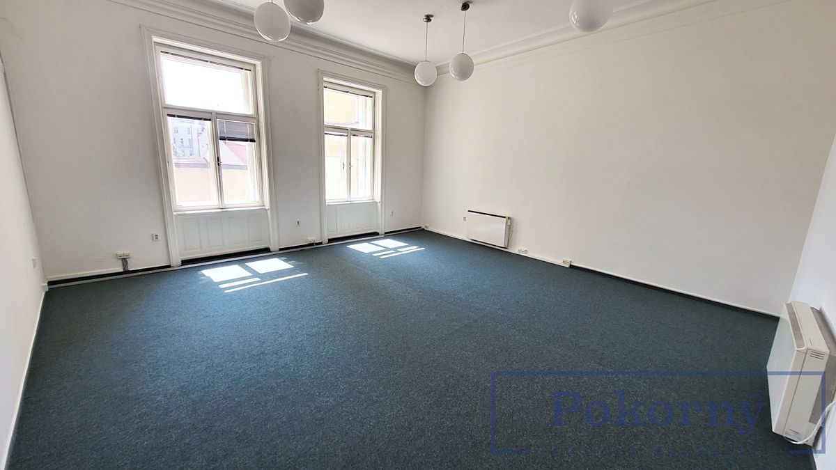 Pronájem kanceláře 200 m² – fotografie 4