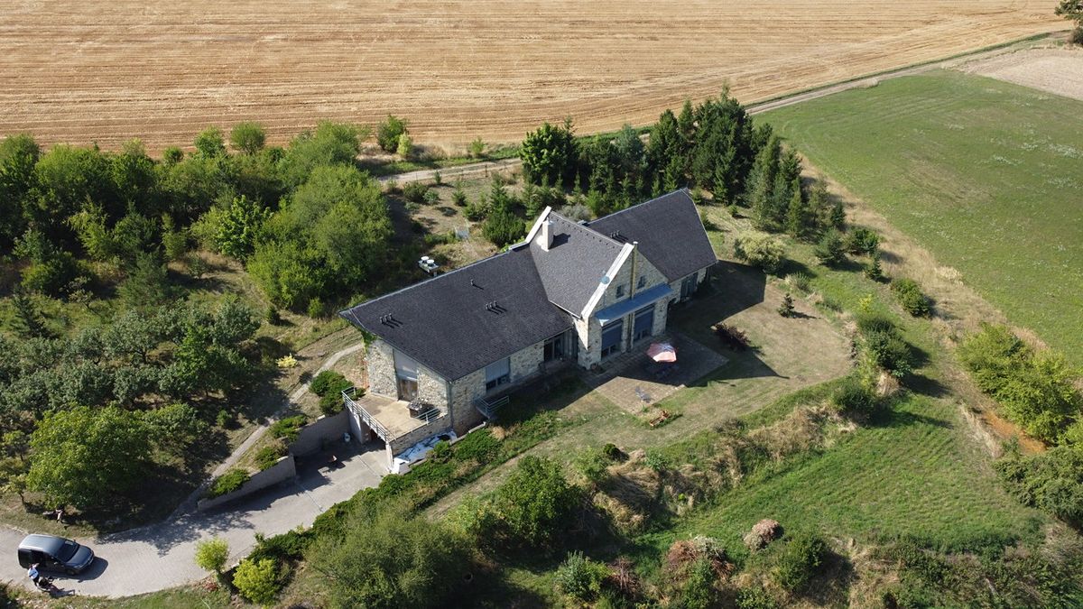 Prodej vily 938 m², pozemek 9445 m²