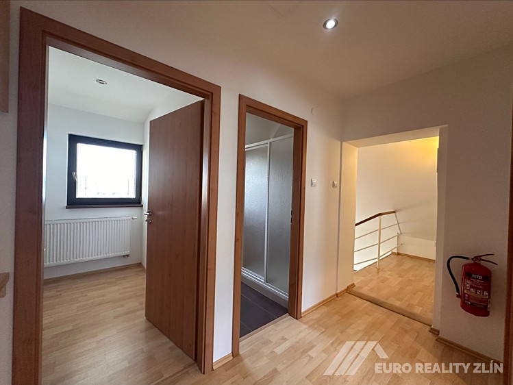 Pronájem komerčního prostoru, 48 m² (9 z 13)