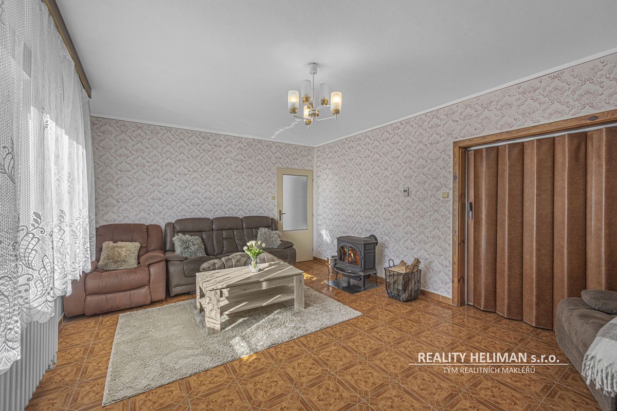 Prodej rodinného domu 393 m², pozemek 775 m² – fotografie 5