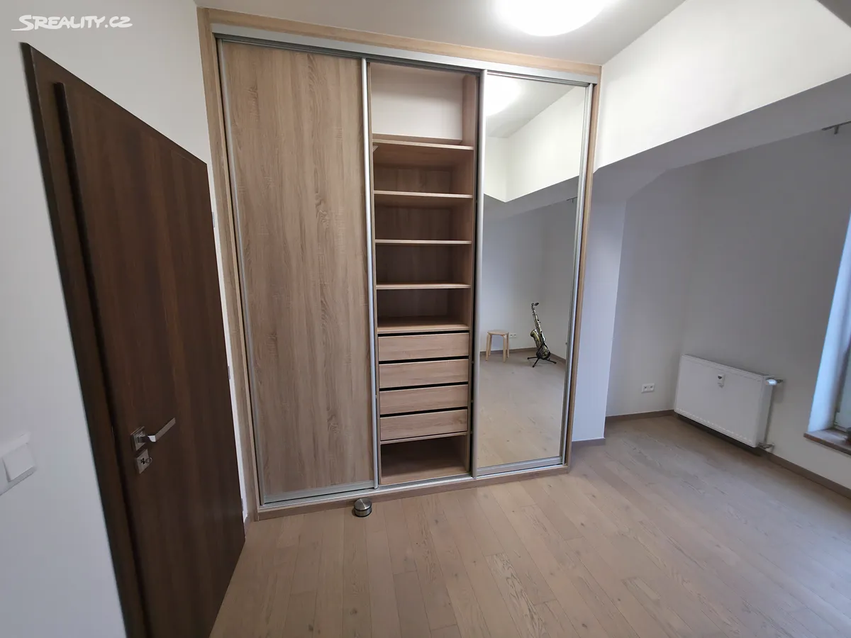 Pronájem bytu 2+kk 44 m² – pohled 2