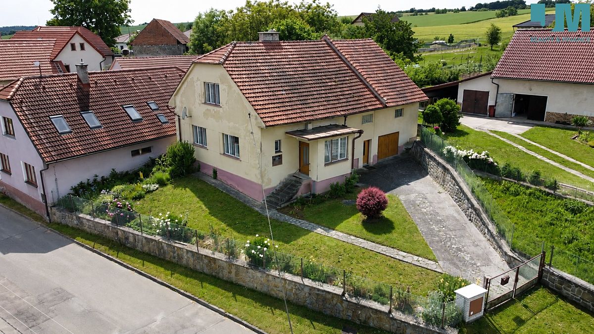 Prodej rodinného domu 218 m², pozemek 422 m²