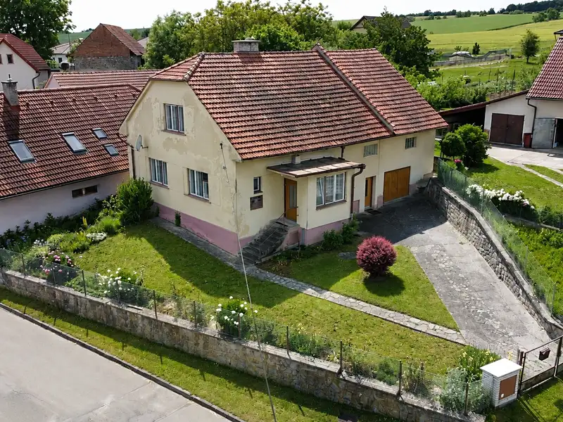 Prodej rodinného domu 218 m², pozemek 422 m², Černotín – náhled fotky 1