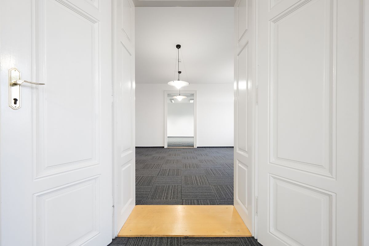 Pronájem kanceláře 210 m² – fotografie 4