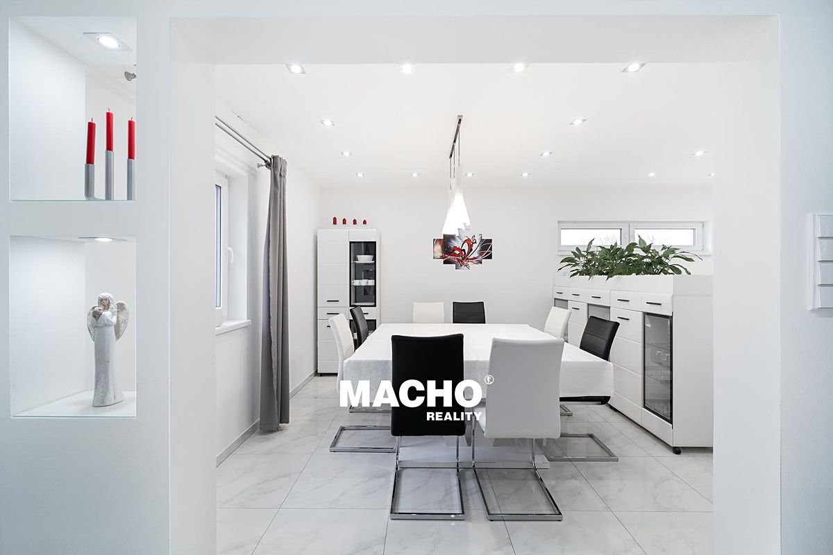 Prodej rodinného domu 220 m², pozemek 2014 m² – fotografie 3