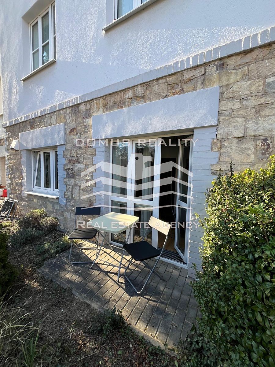 Pronájem bytu 1+1 35 m²