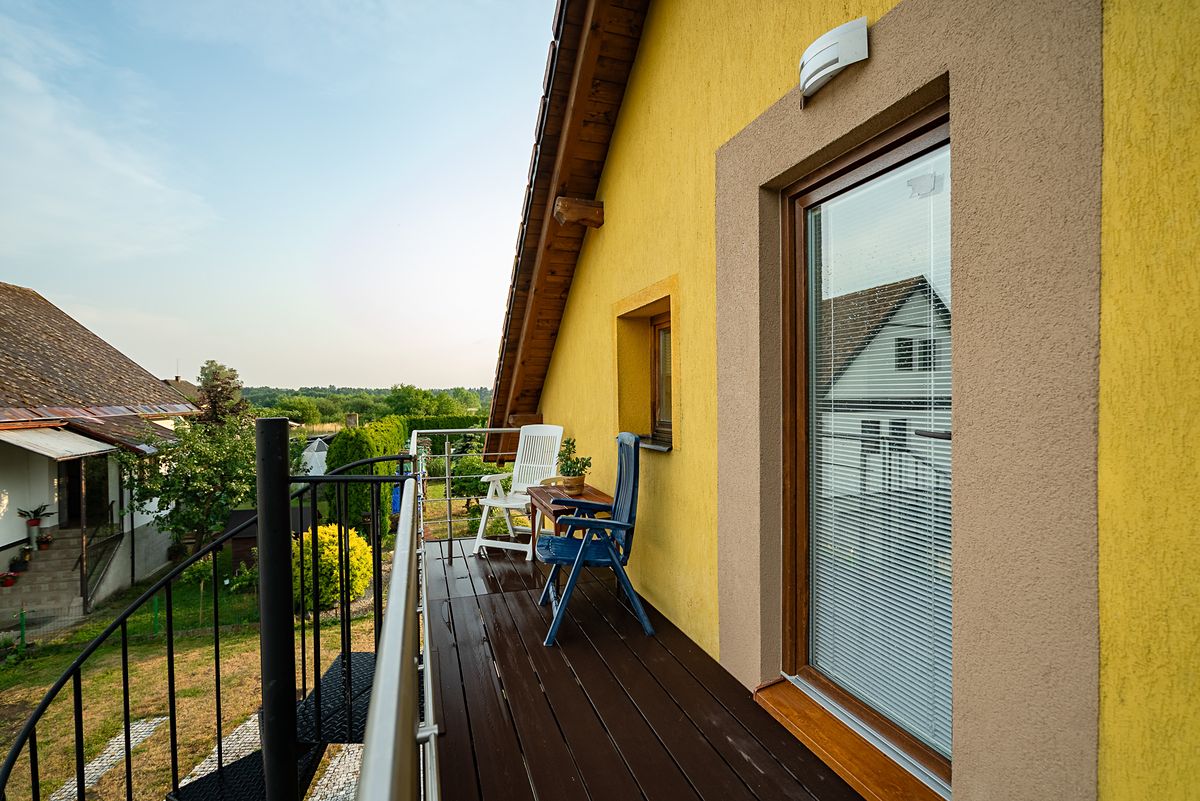 Prodej rodinného domu 192 m², pozemek 1035 m² – fotografie 3