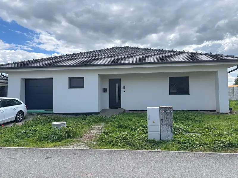 Prodej rodinného domu 135 m², pozemek 1121 m², Hevlín – náhled fotky 1