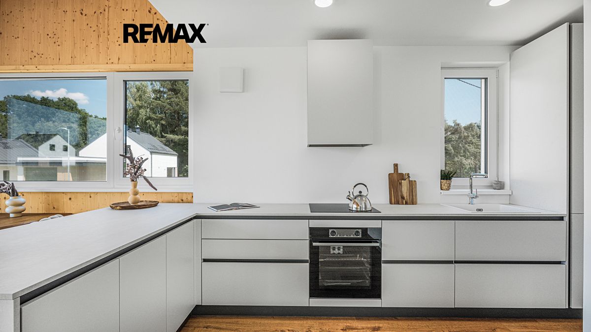 Prodej rodinného domu 201 m², pozemek 1255 m² – fotografie 2