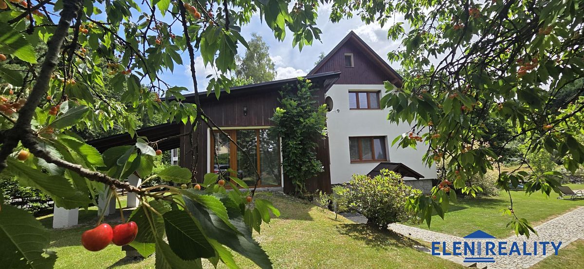 Prodej rodinného domu 320 m², pozemek 1160 m²