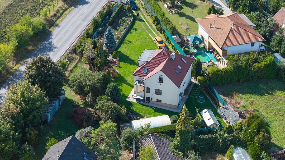 Prodej rodinného domu 202 m², pozemek 1348 m²