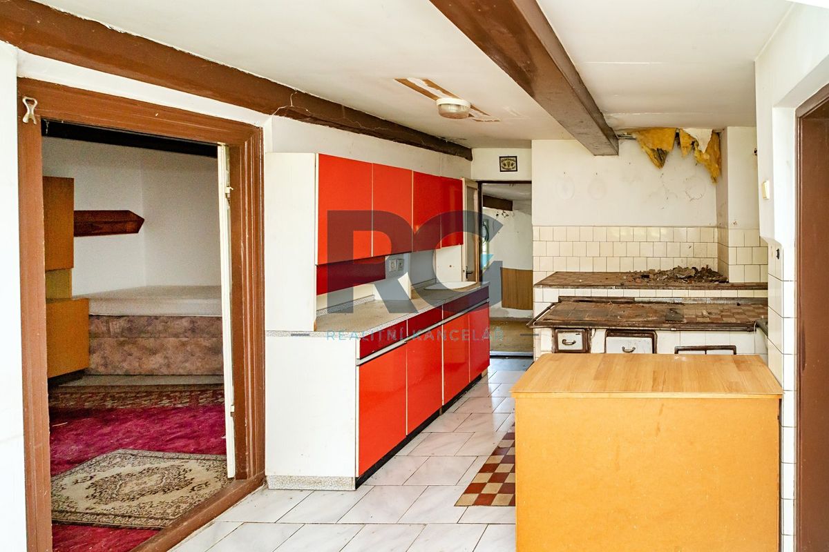 Prodej rodinného domu 449 m², pozemek 1102 m² – fotografie 2