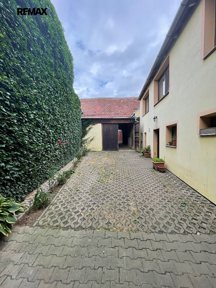 Prodej rodinného domu 177 m², pozemek 379 m² – fotografie 2