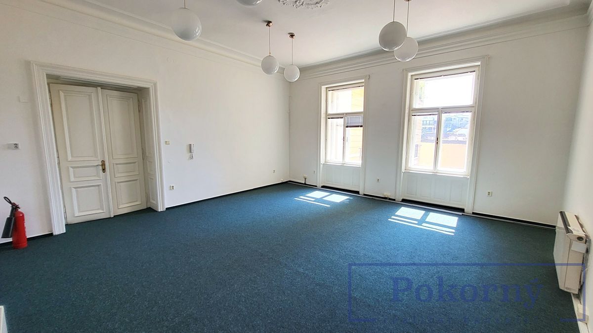 Pronájem kanceláře 200 m² – fotografie 3