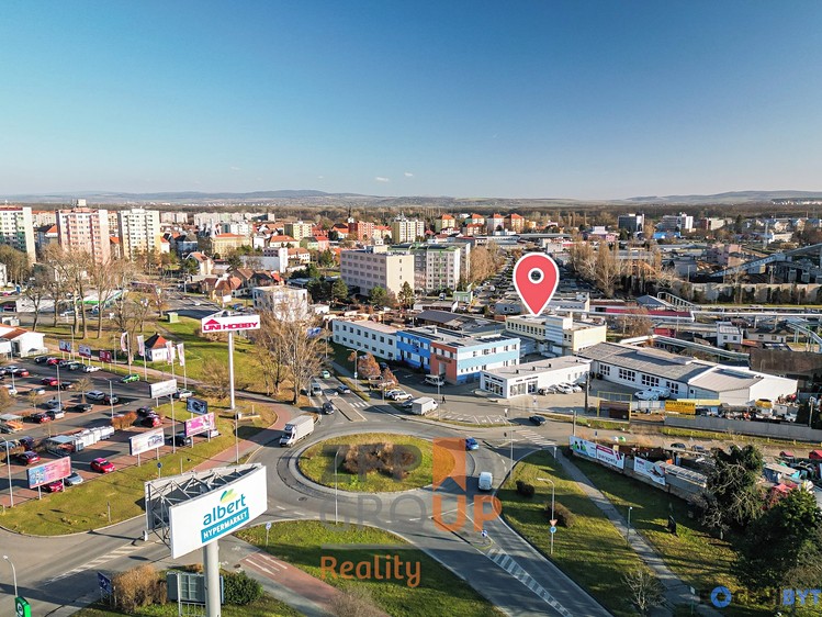 Prodej komerčního prostoru, 702 m² (1 z 23)