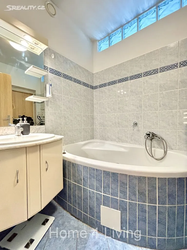 Pronájem bytu 2+kk 62 m² – další
