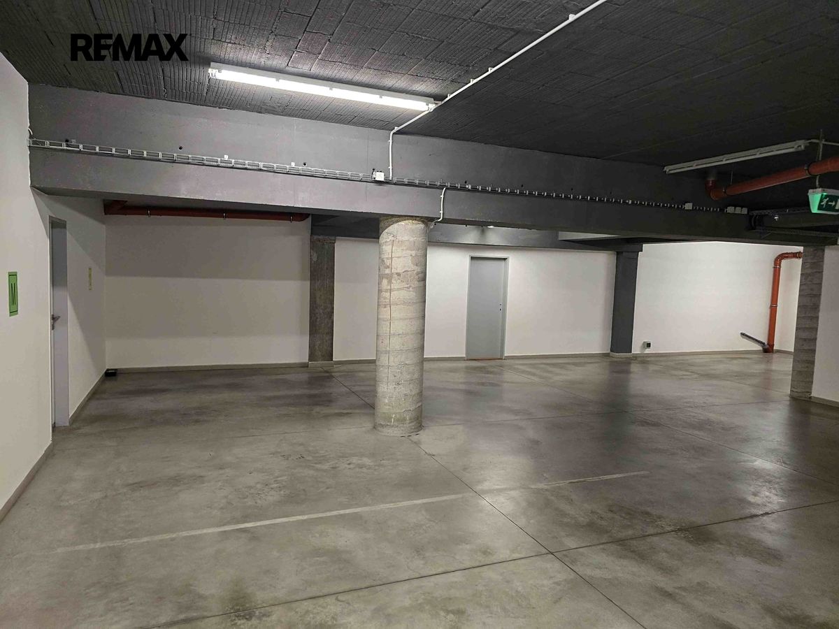 Pronájem garážového stání 15 m² – fotografie 3
