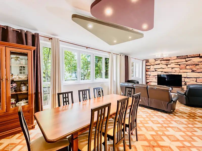 Prodej rodinného domu 254 m², pozemek 939 m², Hradec Králové – náhled fotky 1