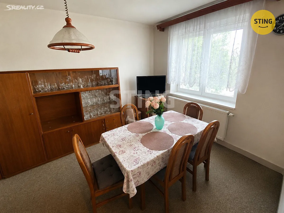 Prodej rodinného domu 200 m², pozemek 944 m² – pohled 6