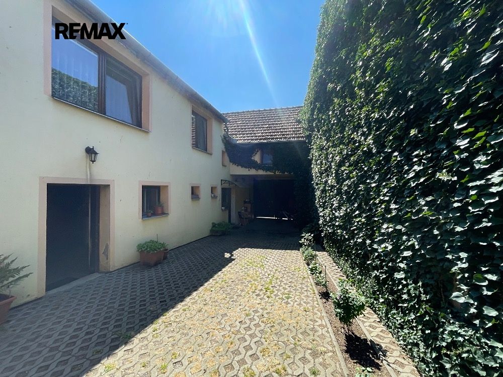 Prodej rodinného domu 177 m², pozemek 379 m² – fotografie 3