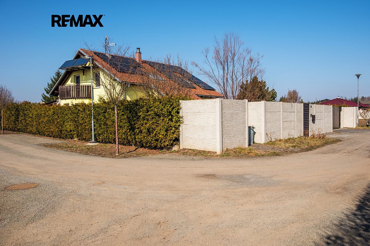 Prodej rodinného domu 209 m², pozemek 1446 m² – fotografie 3