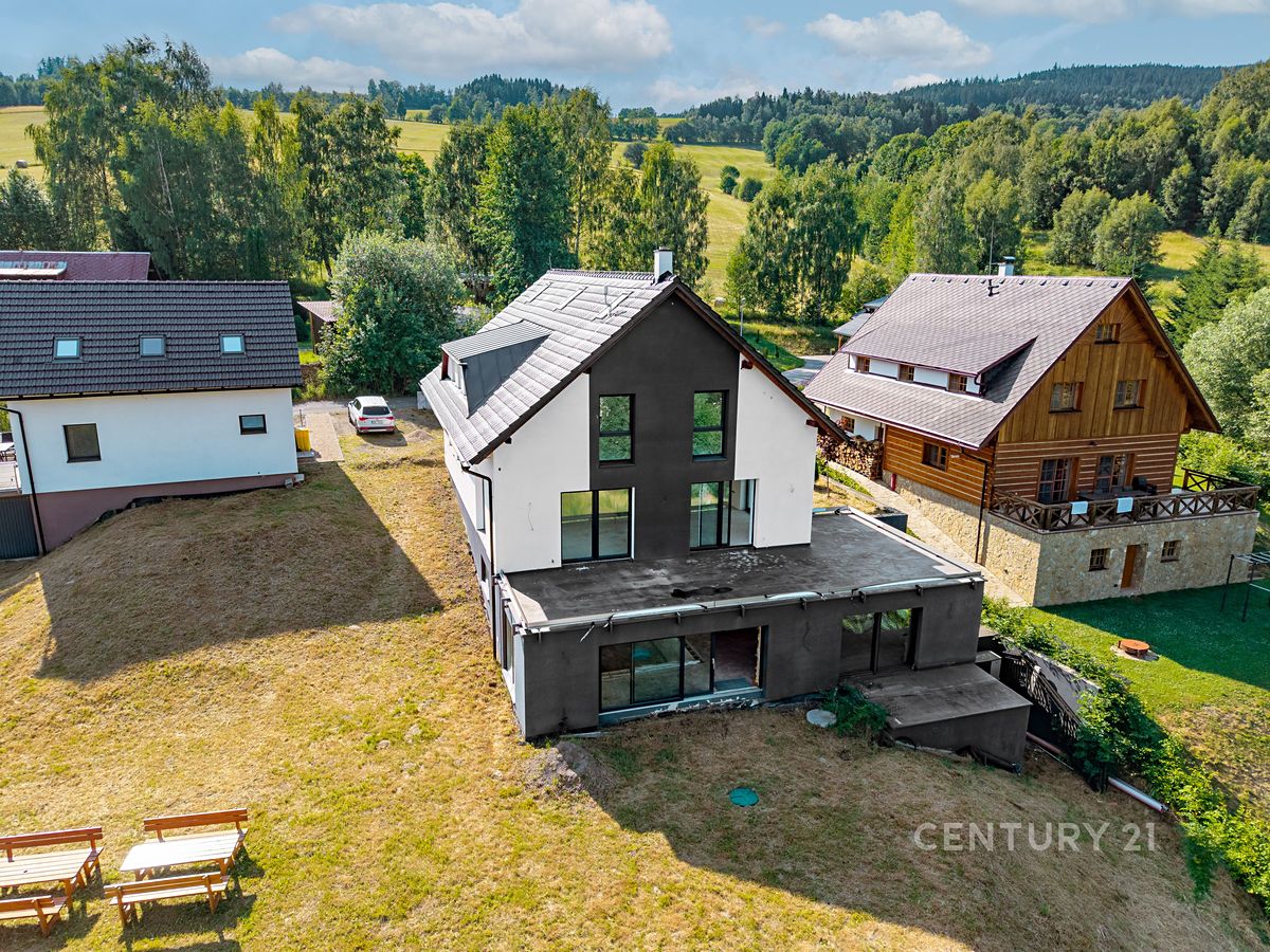 Prodej rodinného domu 473 m², pozemek 1202 m² – fotografie 2