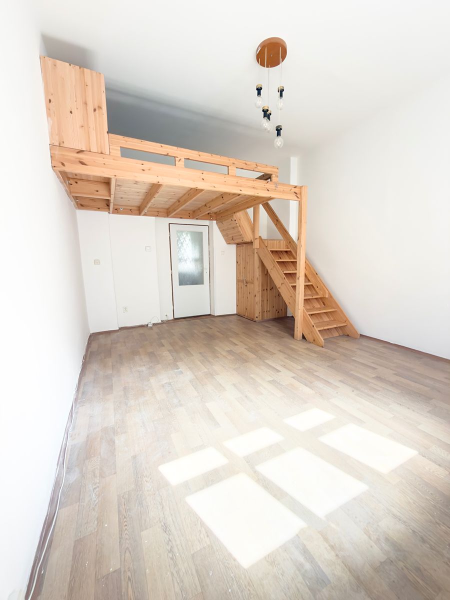 Pronájem bytu 1+1 38 m² – fotografie 2
