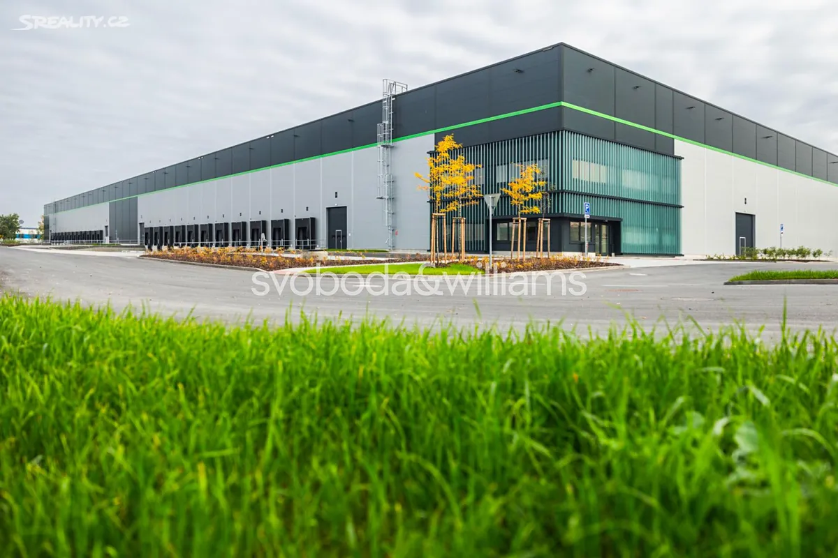 Pronájem výrobní haly, prostoru 2000 m², Praha