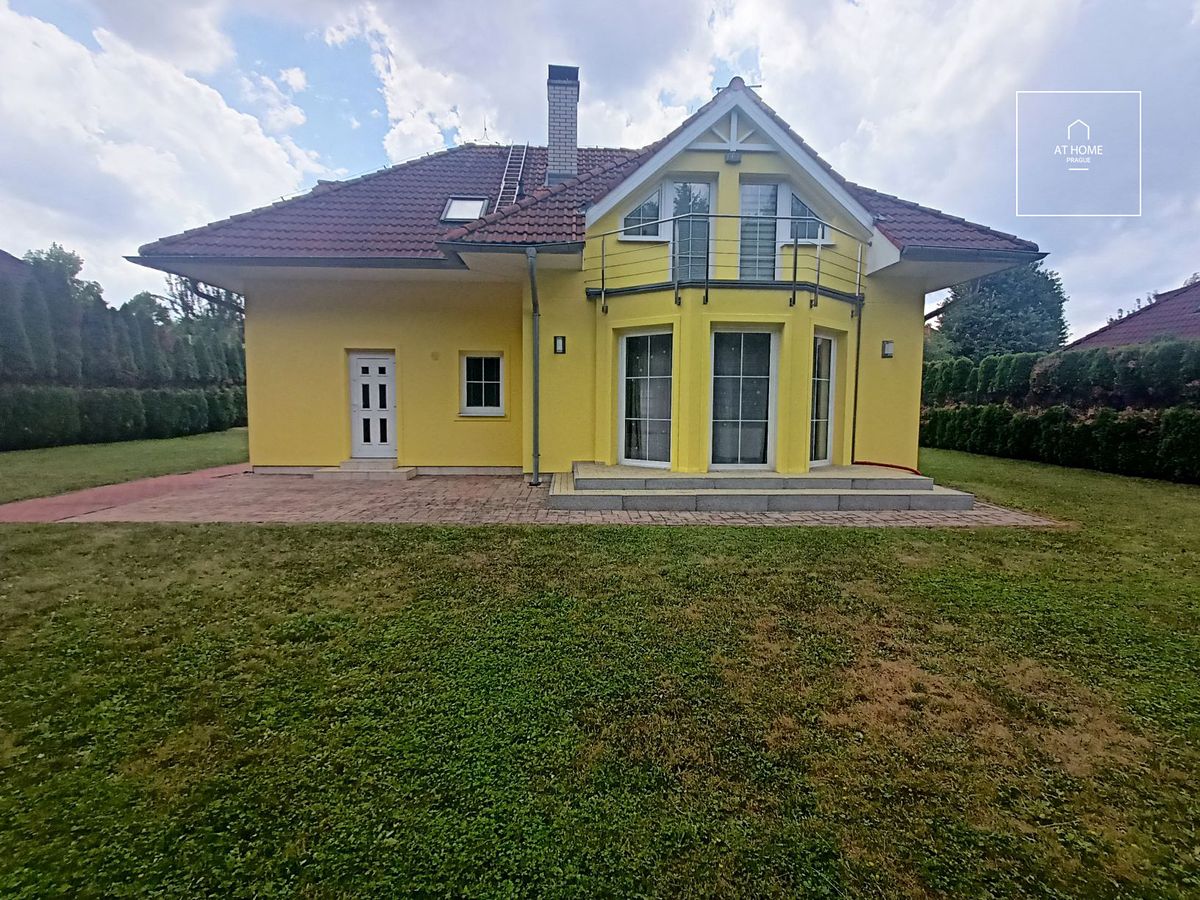 Pronájem rodinného domu 179 m², pozemek 760 m² – fotografie 2