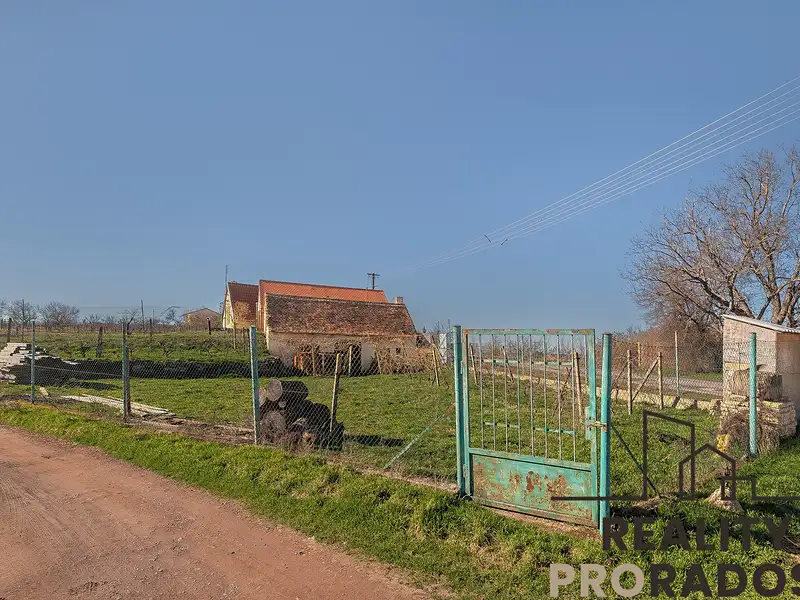 Prodej stavebního pozemku 450 m², Strachotice – náhled fotky 3
