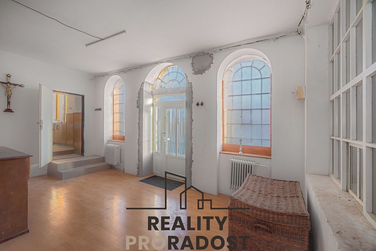 Prodej rodinného domu 200 m², pozemek 1115 m² – fotografie 2